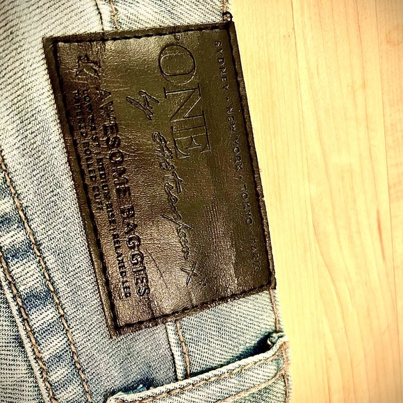 One Teaspoon Awesome Baggies light wash jeans, size 28. Never worn - Picture 5 of 5